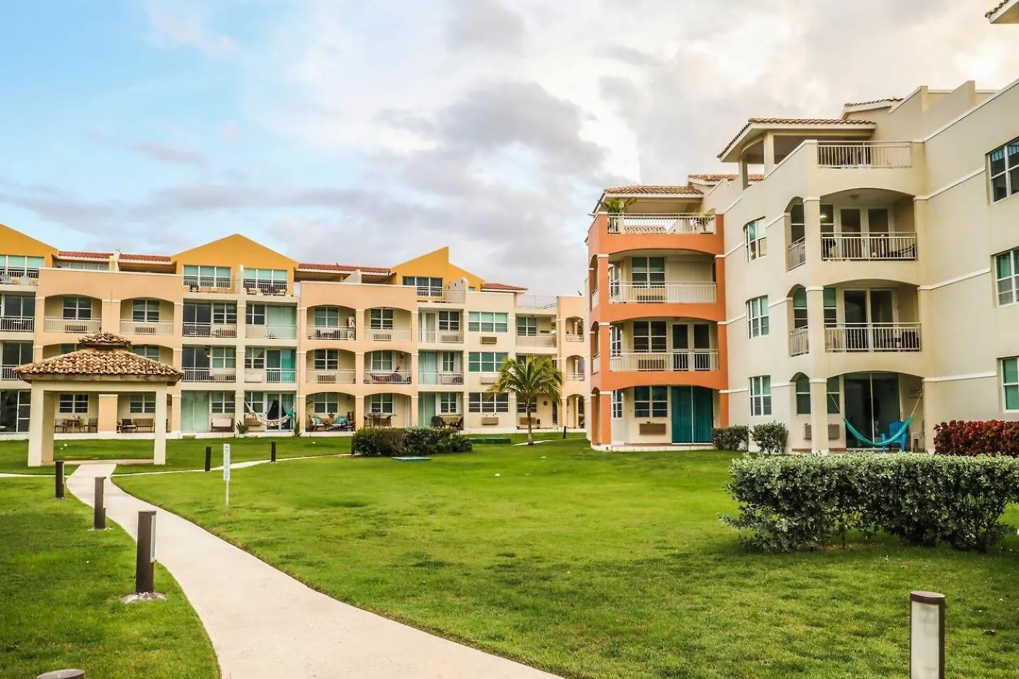 Paradise Beach Home @Jobos Beach Isabela Apartment